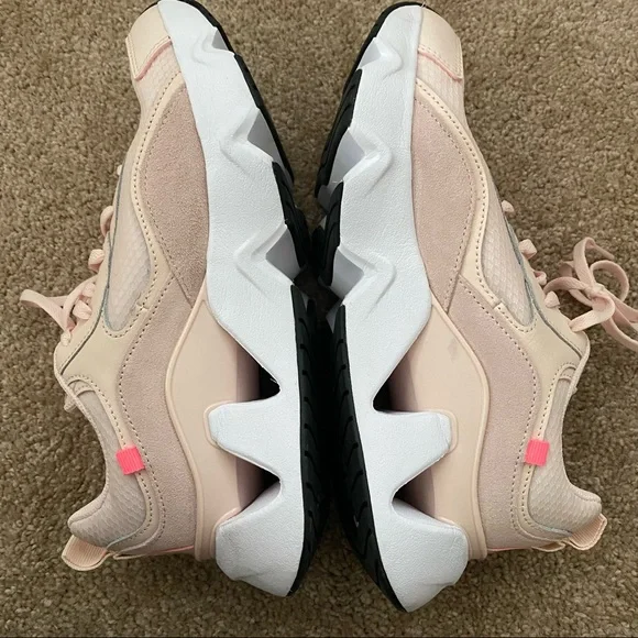 Nike Women's Pink Sneakers - Picture 5 of 7